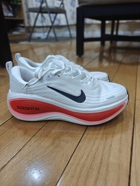 Nike Women's Vomero Plus Size 7